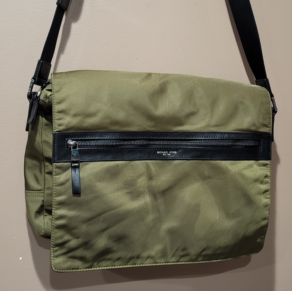 MICHAEL KORS KENT MK Messenger Shoulder Bag Military Army Green Nylon